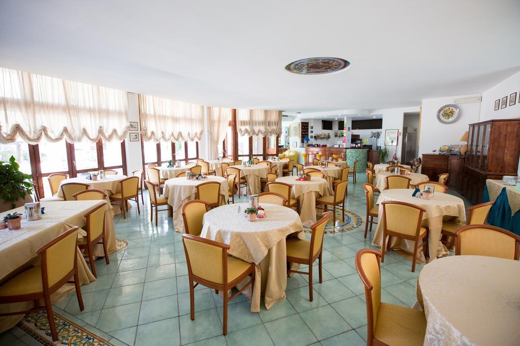 Residence Hotel Eden Palinuro Buitenkant foto